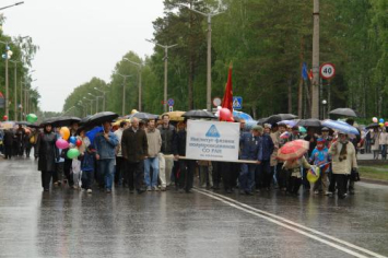 Институт физики полупроводников под дождем